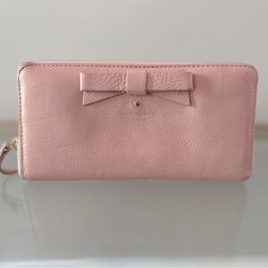 Kate Spade ♠️ pink wallet with bow detail.